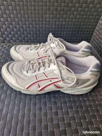 Used Asics TQ40V Running Shoes