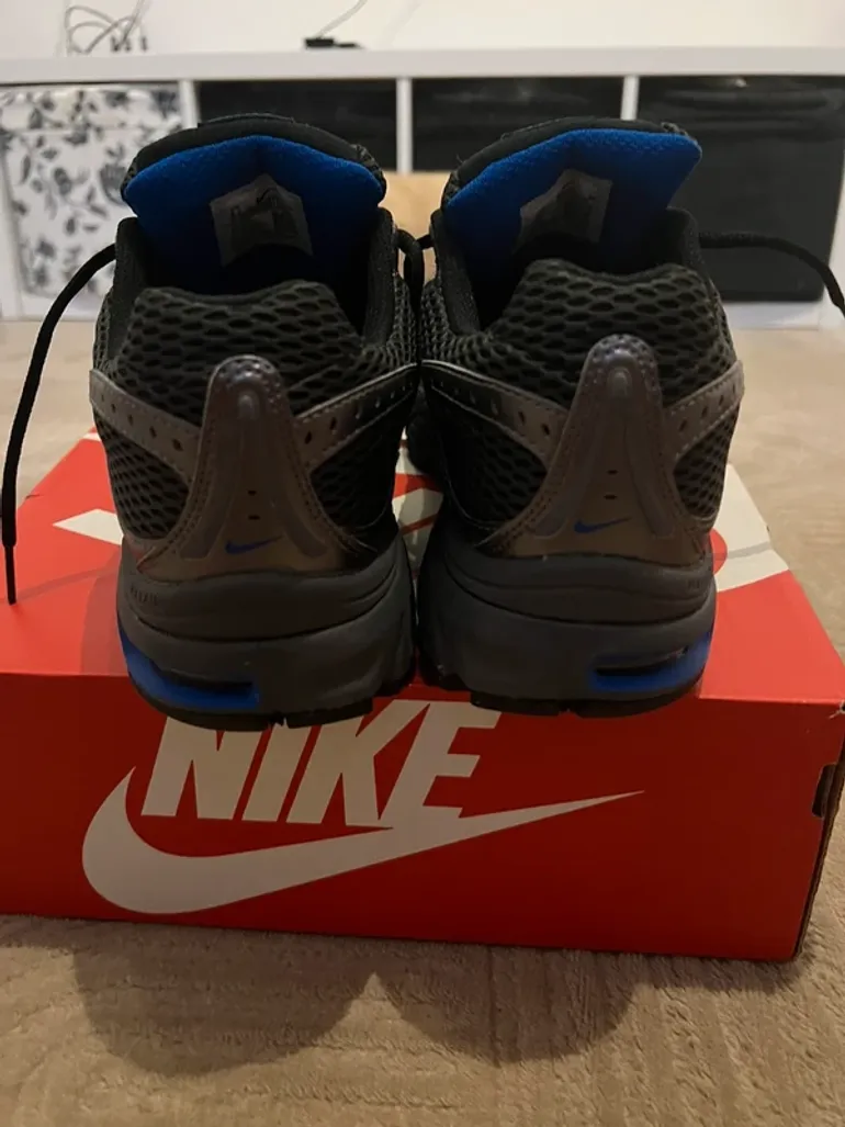 Tweedehands Nike Herren Schuhe 42 bike — afbeelding 2 van 4
