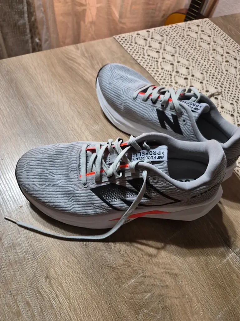 New Balance FuelCell bike de segunda mano — imagen 3 de 9
