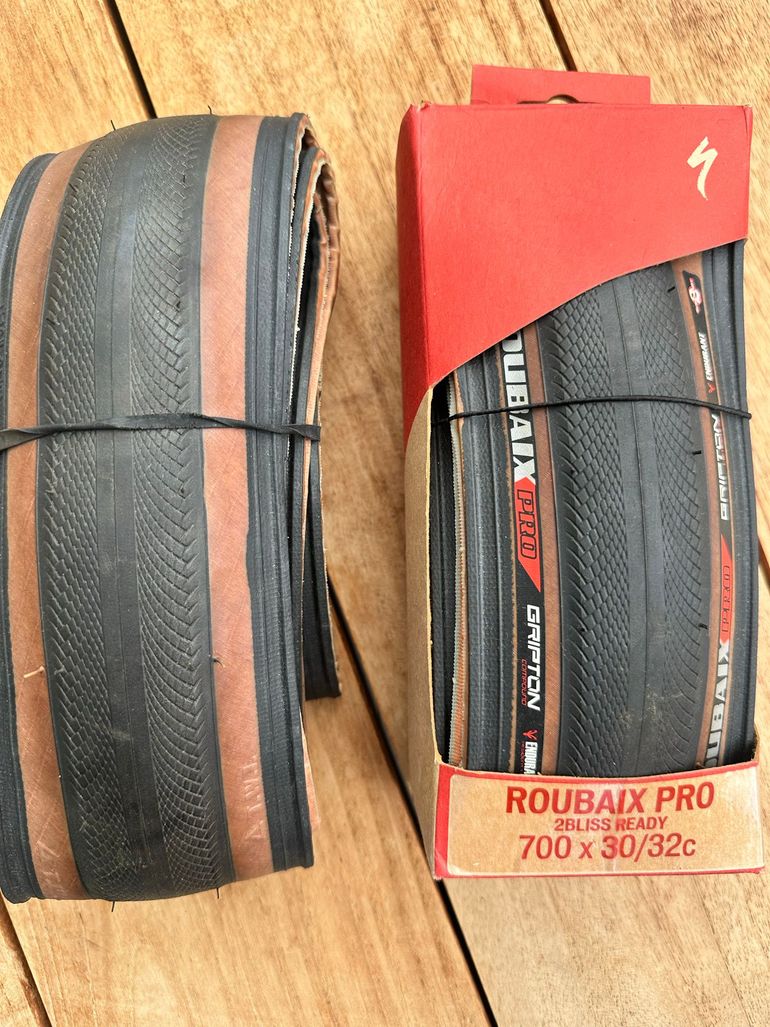 Used Specialized Tyres 2025 bike — image 2 of 3