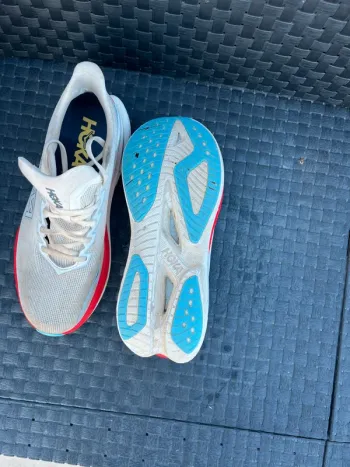 Tweedehands Hoka Mach X3 bike — afbeelding 2 van 4