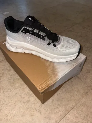 On Running Cloud bike usato — immagine 3 di 4