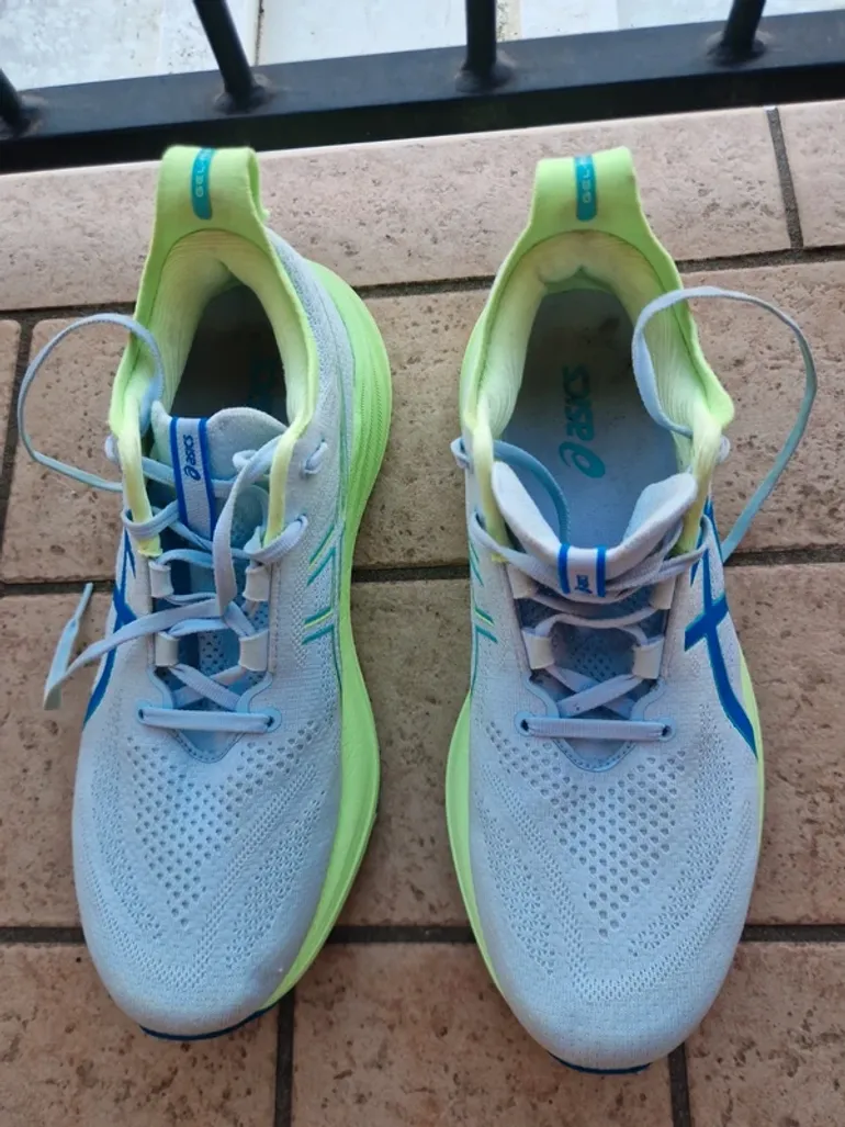 Used Asics Gel Nimbus 26 Lite Show bike — image 3 of 4