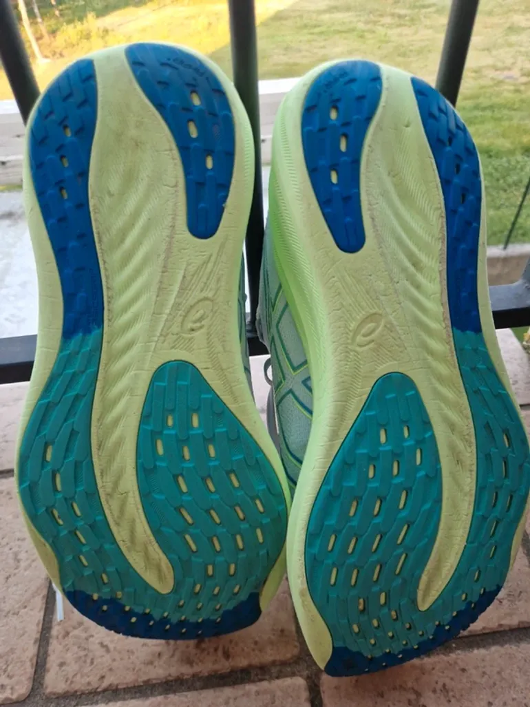 Used Asics Gel Nimbus 26 Lite Show bike — image 2 of 4