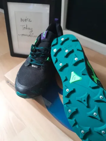 Used Asics Gel-FujiSetsu 3 Gore-Tex bike — image 2 of 4
