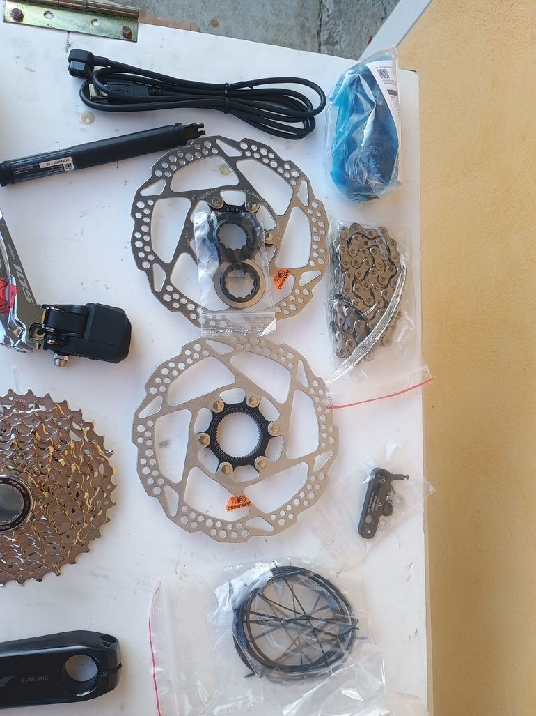 Used Shimano 105 Di2 R7170 12-speed Disk 2026 bike — image 6 of 7