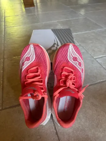 Used Saucony Endorphin Pro 4 bike — image 2 of 5