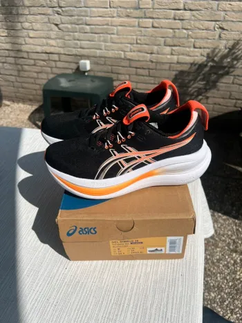 Tweedehands Asics Gel-Nimbus 28 bike