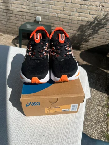Tweedehands Asics Gel-Nimbus 28 bike — afbeelding 3 van 5
