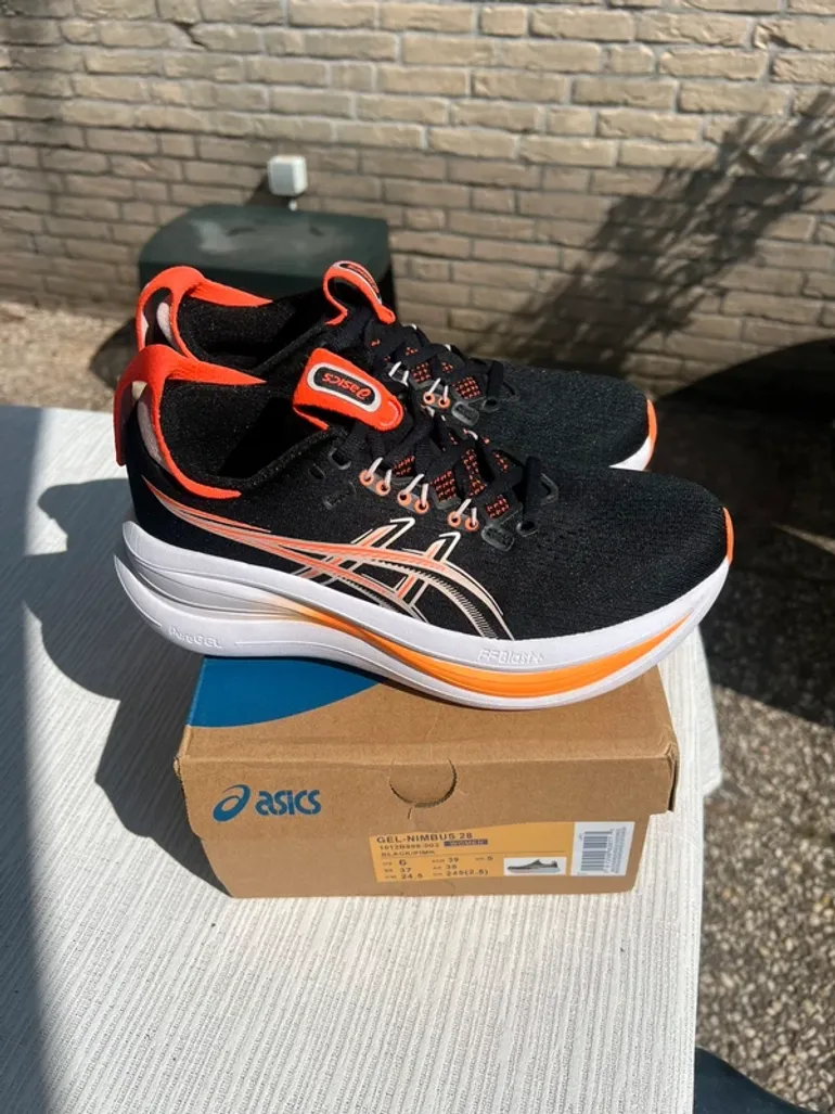 Tweedehands Asics Gel-Nimbus 28 bike — afbeelding 2 van 5