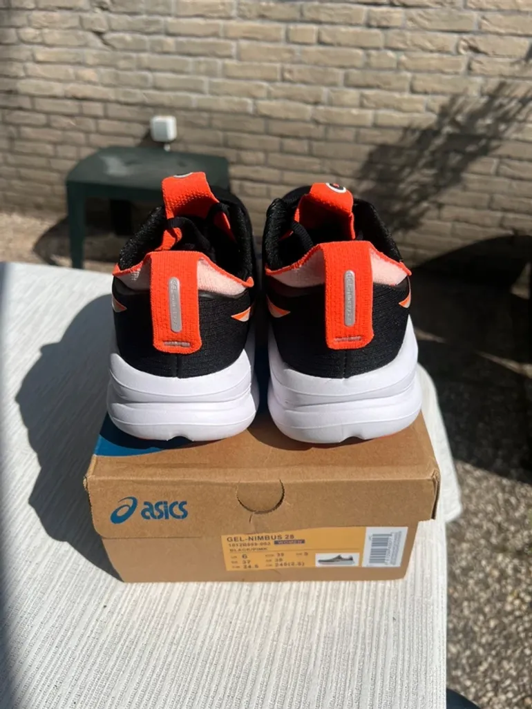 Tweedehands Asics Gel-Nimbus 28 bike — afbeelding 4 van 5