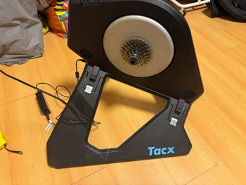 Tweedehands Tacx Rulli smart neo 2T 2024 bike — afbeelding 2 van 4