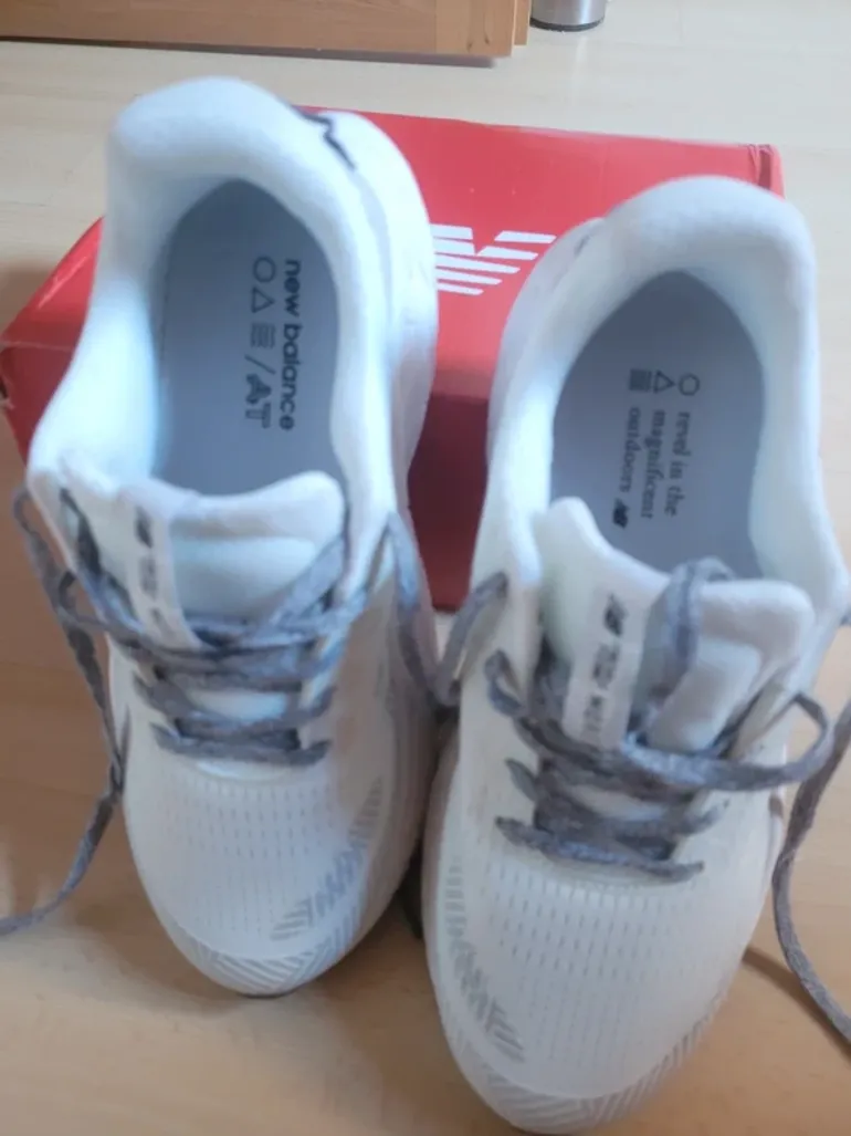 Used New Balance Running Shoes Size 42 bike — image 2 of 4
