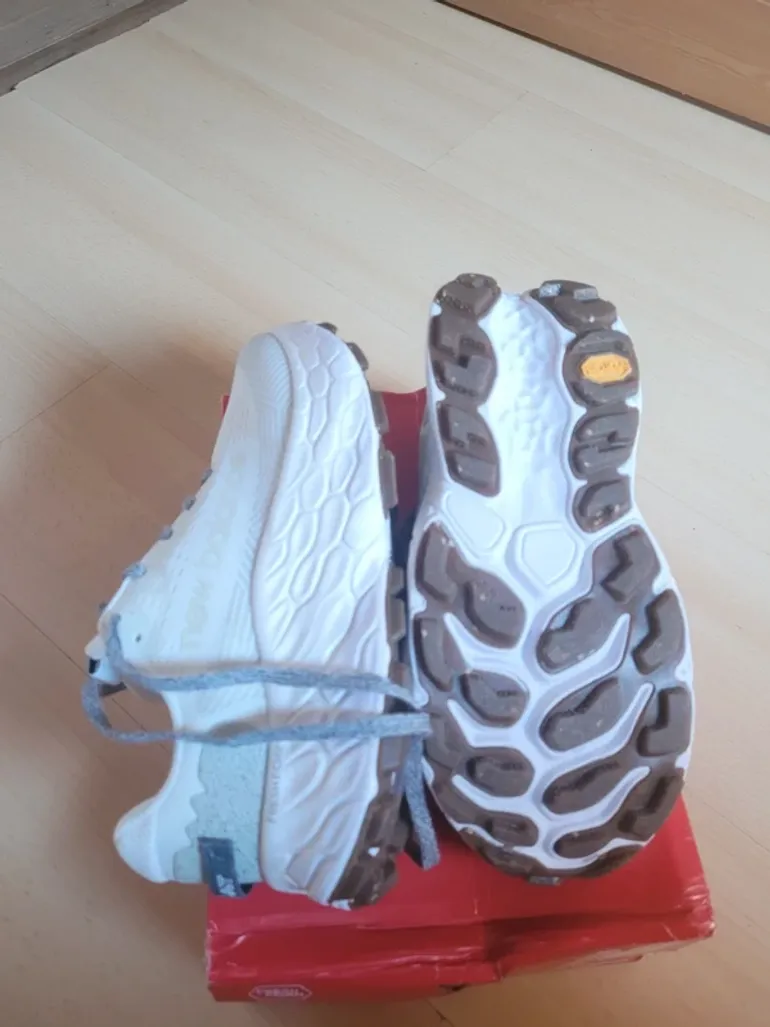 Used New Balance Running Shoes Size 42 bike — image 4 of 4