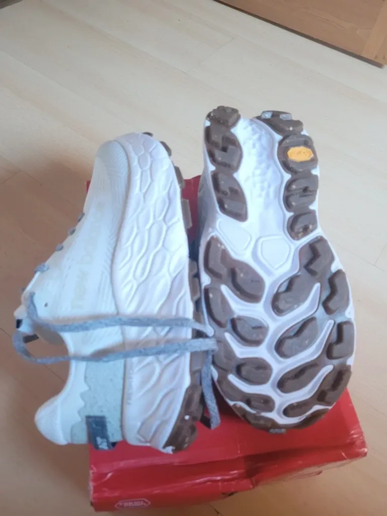 Used New Balance Running Shoes Size 42 bike — image 3 of 4