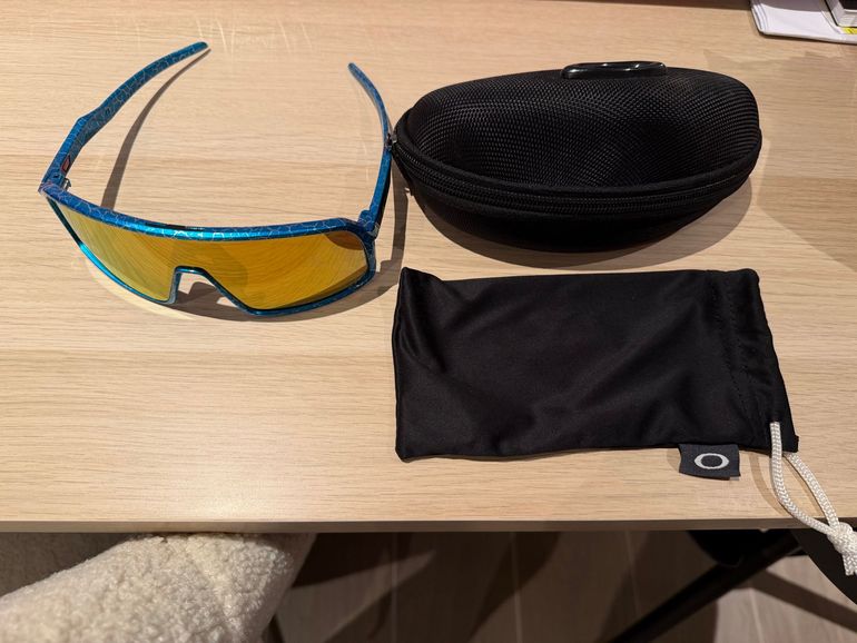 Used Oakley Sutro Sunglasses with Prizm Black Lenses 2025 bike — image 4 of 4