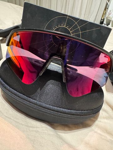 Oakley Sutro Lite Sweep + 2 Lenti Sutro 2026 Cycling Accessories usato