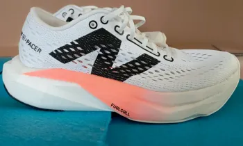New Balance FuelCell SuperComp Pacer V2 bike usato — immagine 6 di 9