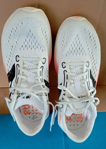 New Balance FuelCell SuperComp Pacer V2 bike usato — immagine 5 di 9