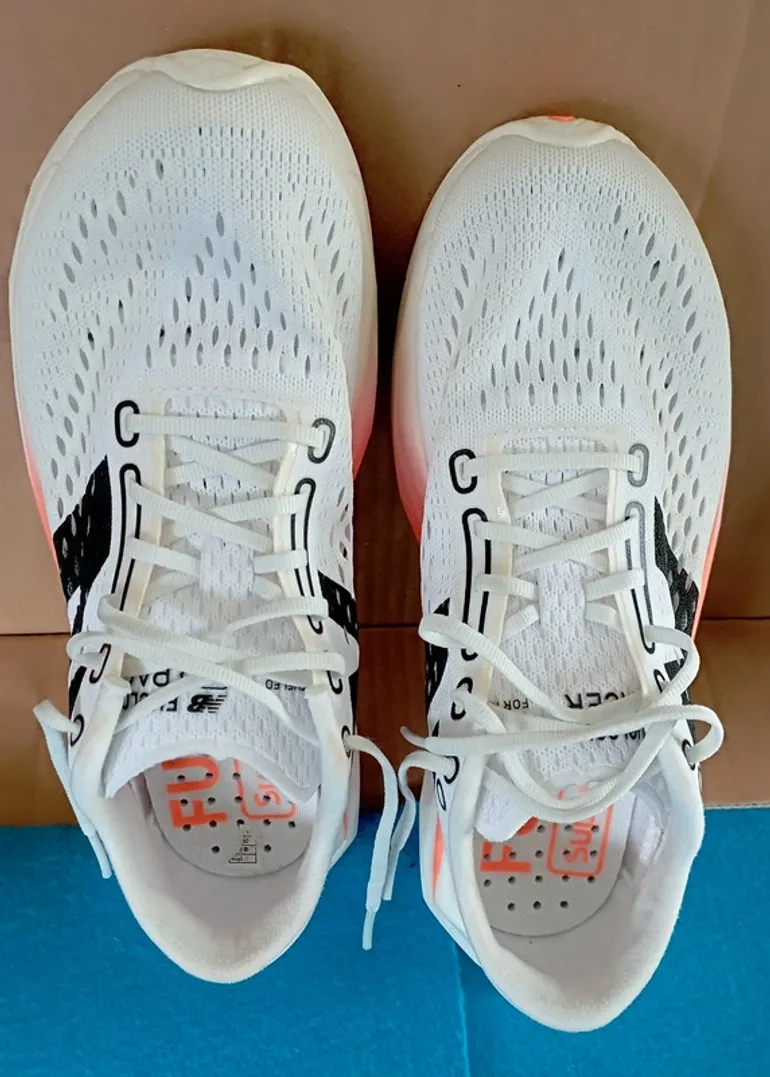 New Balance FuelCell SuperComp Pacer V2 bike usato — immagine 5 di 9