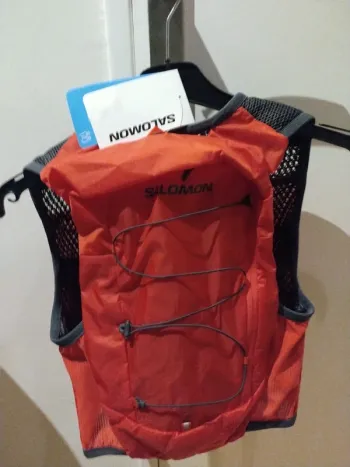 Used Salomon Skin 8l bike — image 2 of 4