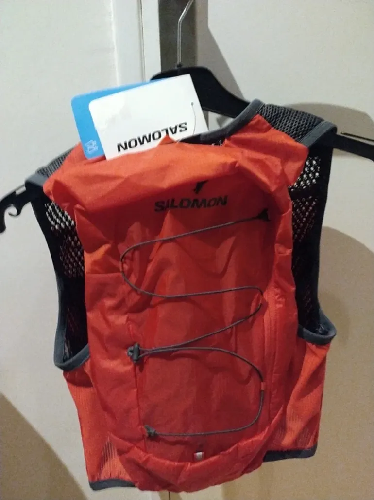 Used Salomon Skin 8l bike — image 2 of 4
