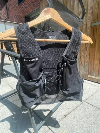 Used Salomon 4L Trail Hydration Vest - Size M bike