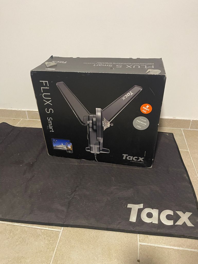 Tweedehands Tacx Flux S Smart Trainer bike — afbeelding 3 van 3