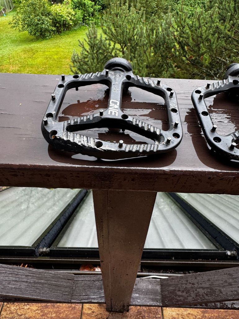 Used Oneup Aluminium Flat Pedals bike — image 2 of 3