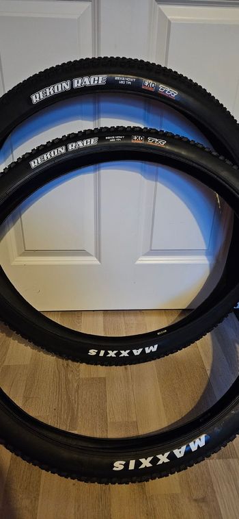 Used Maxxis Recon Race 29x2.40WT Exo TR bike
