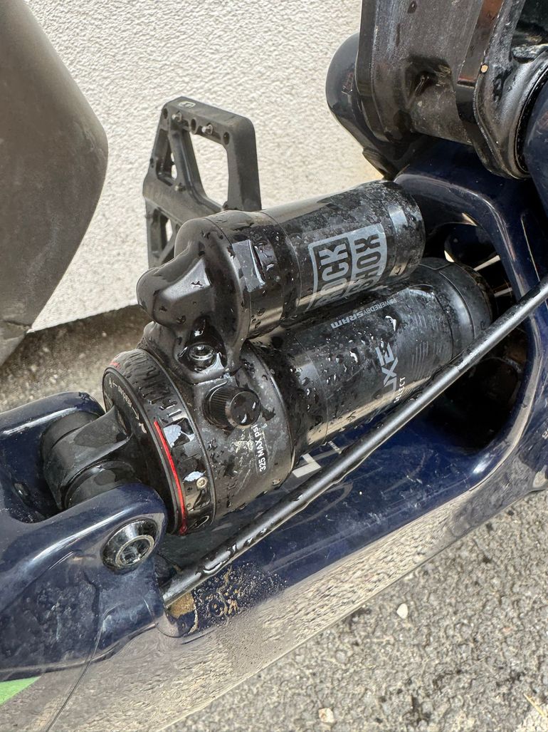 Used RockShox Super Deluxe 230x62.5 2023 bike — image 4 of 6
