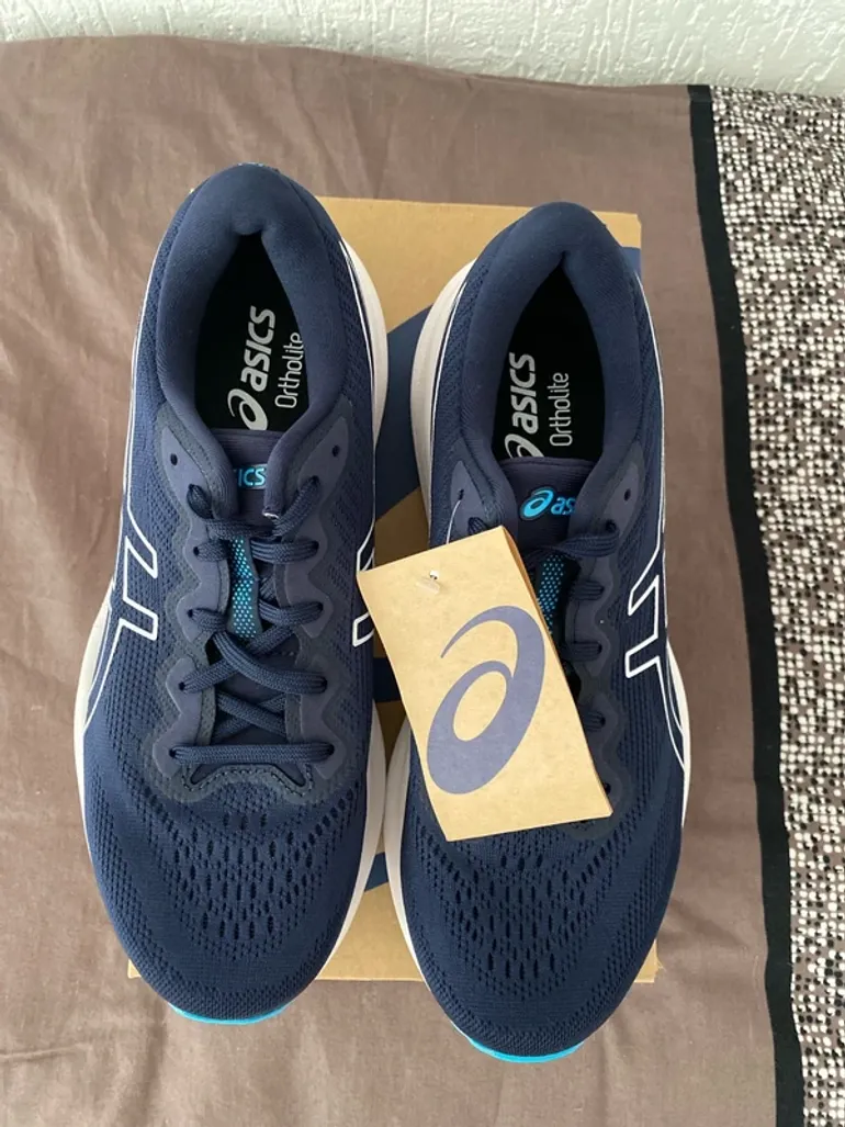 Used Asics Running Shoes bike — image 2 of 5