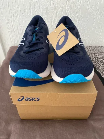 Used Asics Running Shoes bike — image 3 of 5