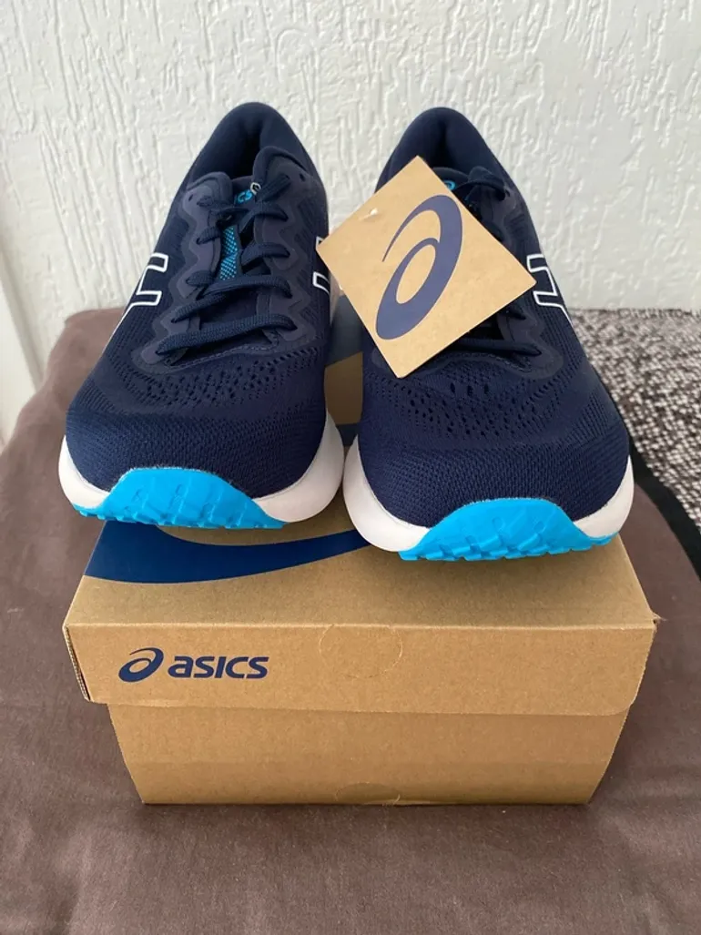 Used Asics Running Shoes bike — image 3 of 5