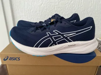 Used Asics Running Shoes bike — image 5 of 5
