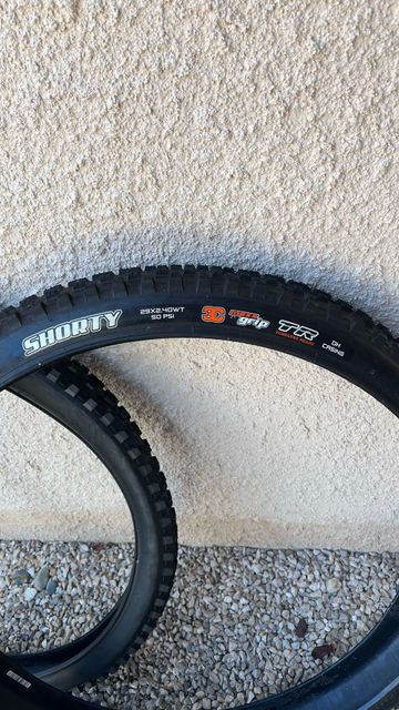 Tweedehands Maxxis SHORTY bike — afbeelding 2 van 3