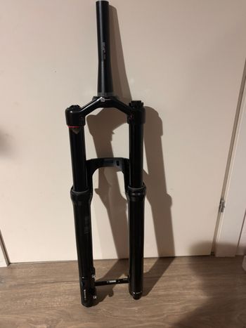 Käytetty RockShox ZEB Select+ Charger 3.2 RC2 2026 bike — kuva 3 / 7