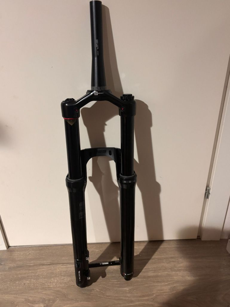 Käytetty RockShox ZEB Select+ Charger 3.2 RC2 2026 bike — kuva 3 / 7