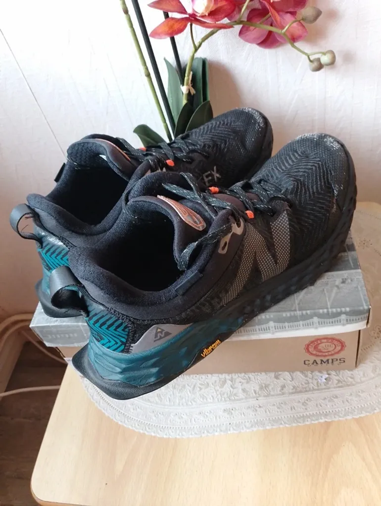 New Balance Fresh Foam Hiero v6 GTX bike de segunda mano — imagen 8 de 9