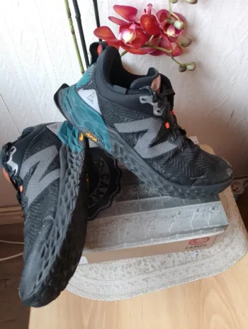 New Balance Fresh Foam Hiero v6 GTX bike de segunda mano — imagen 3 de 9