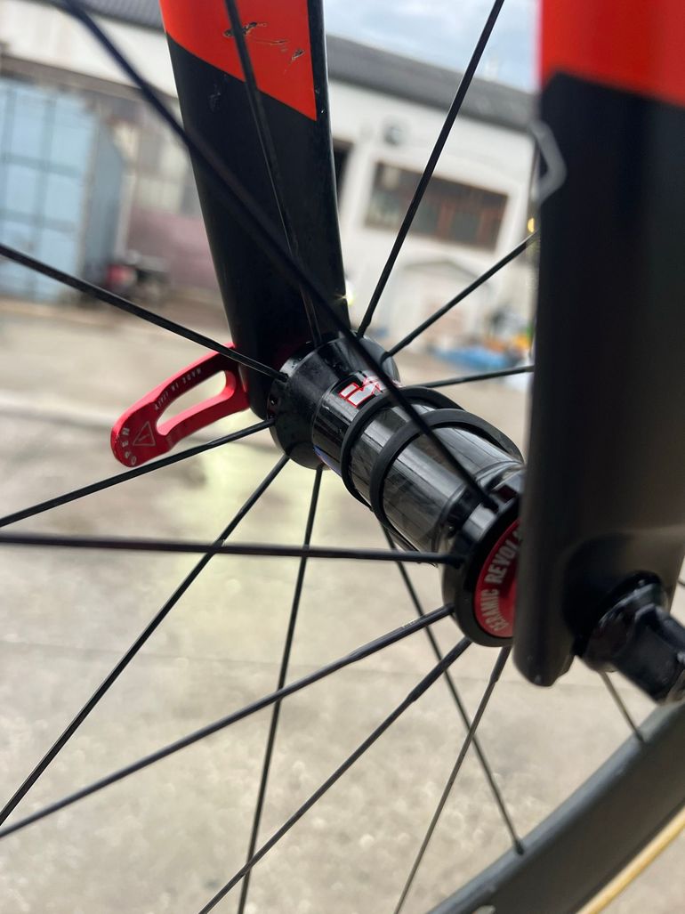 Używany Vision Trimax Ultimate Carbon Tubular Wheelset bike — zdjęcie 3 z 7
