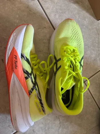 Used Asics FF turbo bike
