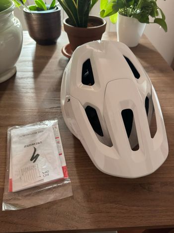 Used Specialized Tactic 4 Helmet 2024 bike — image 2 of 7