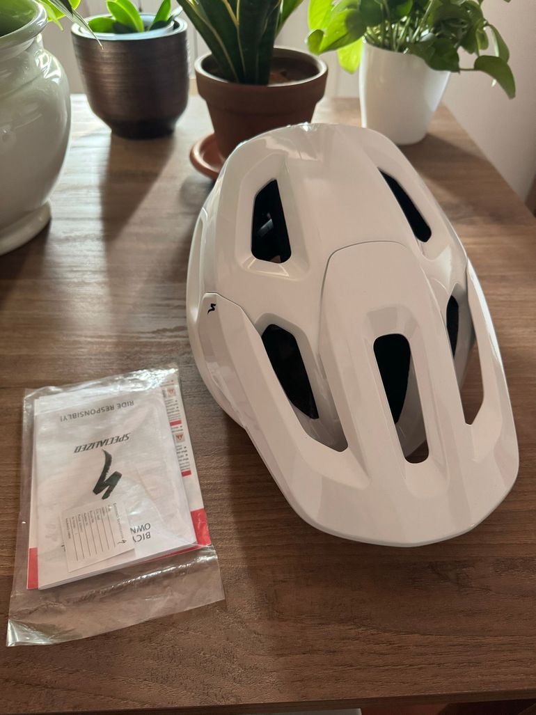 Used Specialized Tactic 4 Helmet 2024 bike — image 2 of 7