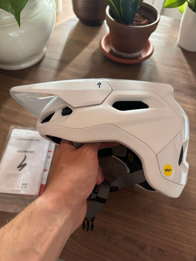 Used Specialized Tactic 4 Helmet 2024 bike — image 3 of 7