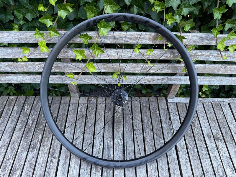 Roval Traverse SL Carbon Wheels d'occasion