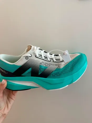 Tweedehands New Balance FuelCell Rebel V4 bike — afbeelding 9 van 11
