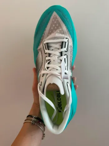 Tweedehands New Balance FuelCell Rebel V4 bike — afbeelding 3 van 11