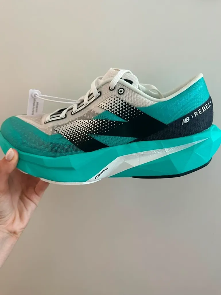 Tweedehands New Balance FuelCell Rebel V4 bike — afbeelding 4 van 11