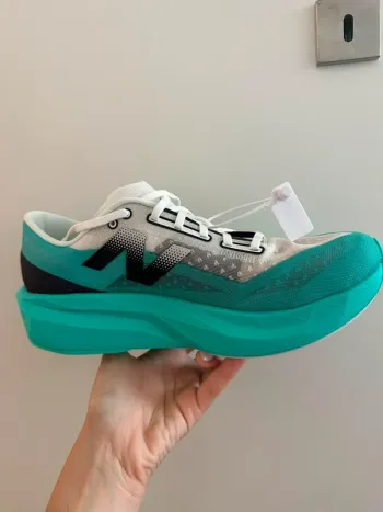 Tweedehands New Balance FuelCell Rebel V4 bike — afbeelding 5 van 11